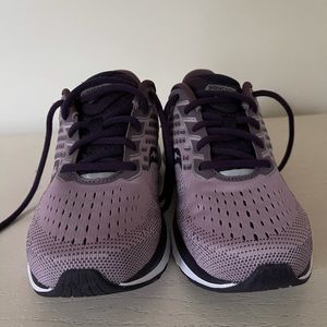 Saucony shoes, Size 8W